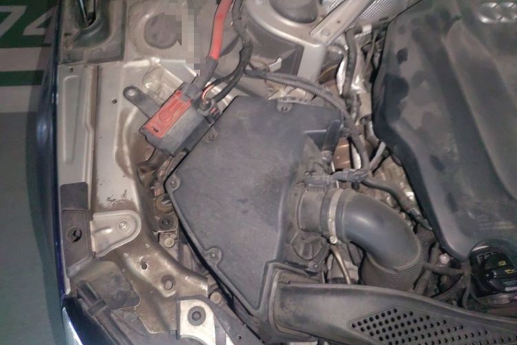 Used Audi A4L 2019 40 TFSI Fashion Edition China VI Emission Standard Engine Bay Right