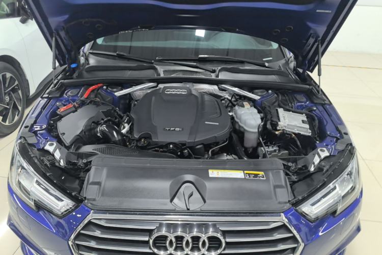 Used Audi A4L 2019 40 TFSI Ambition China VI Engine Bay