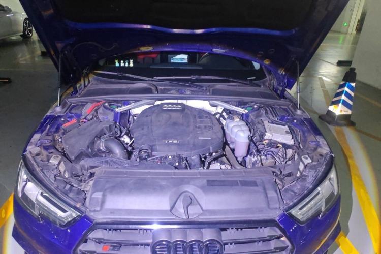 Used Audi A4L 2019 40 TFSI Ambition China VI Engine Bay