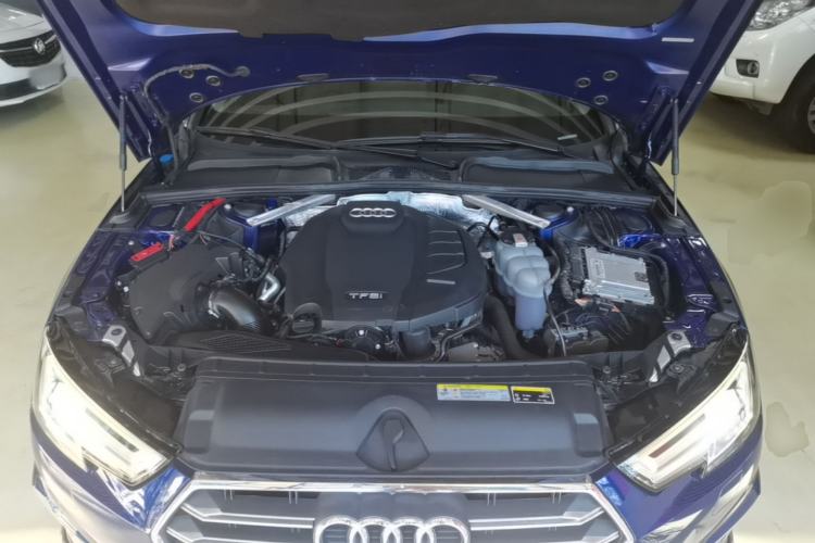 Used Audi A4L 2019 40 TFSI Fashion Edition China VI Emission Standard Engine Bay