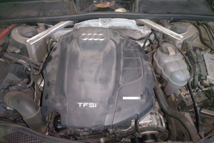 Used Audi A4L 2019 40 TFSI Fashion Edition China VI Emission Standard Engine Bay