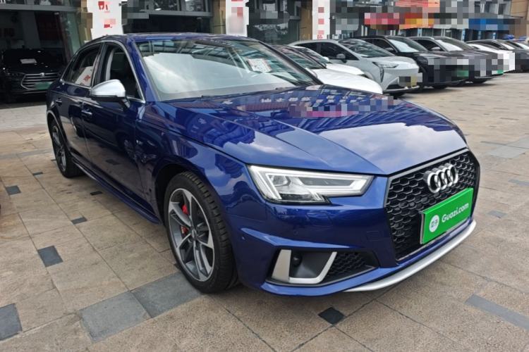 Used Audi A4L 2019 40 TFSI Fashion Edition China VI Emission Standard Front Right 45 Deg