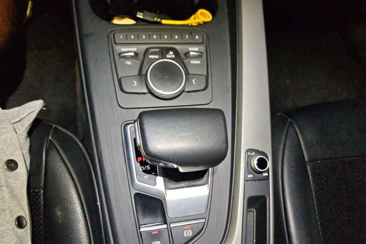 Used Audi A4L 2019 40 TFSI Ambition Version China V Gear Lever