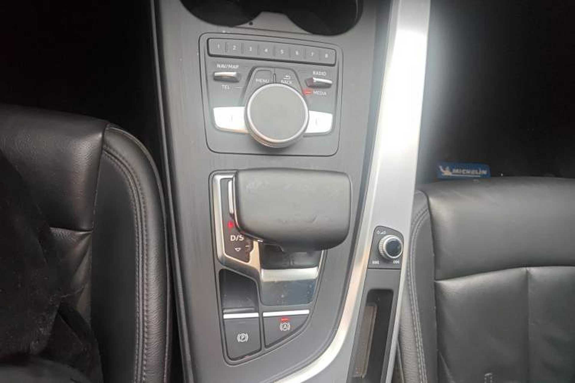 Used Audi A4L 2019 40 TFSI Fashion Version China V Gear Lever