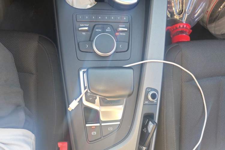 Used Audi A4L 2019 40 TFSI Ambition China VI Gear Lever