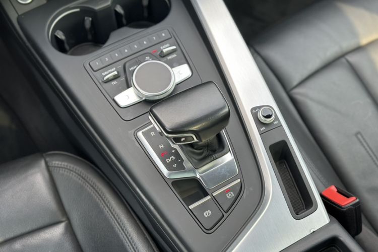 Used Audi A4L 2019 40 TFSI Fashion Version China V Gear Lever