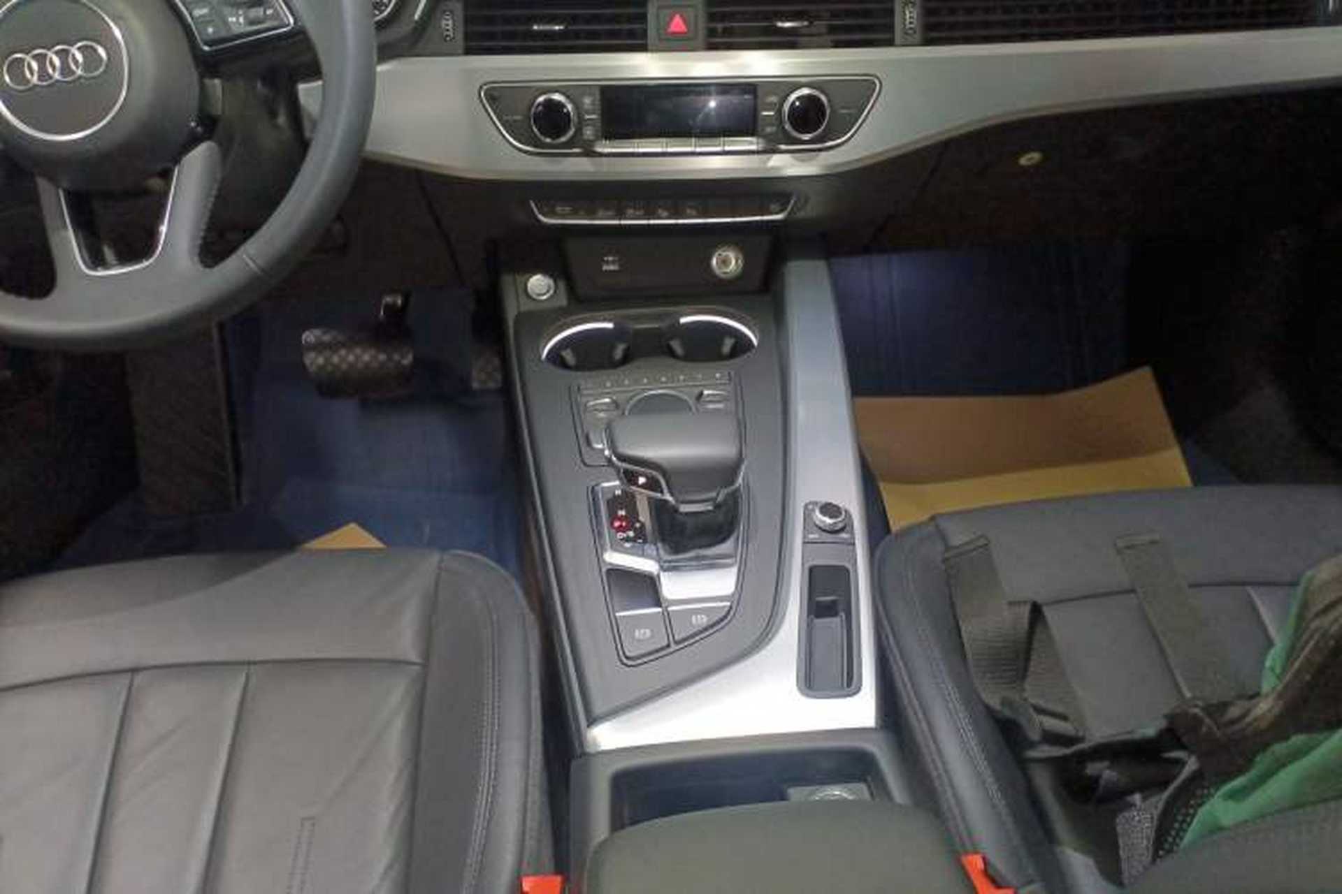 Used Audi A4L 2019 40 TFSI Fashion Edition China VI Emission Standard Gear Lever
