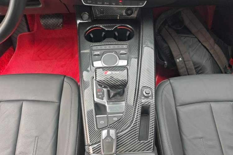 Used Audi A4L 2019 40 TFSI Fashion Edition China VI Emission Standard Gear Lever