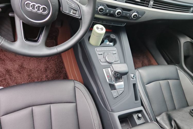 Used Audi A4L 2019 40 TFSI Ambition China VI Gear Lever