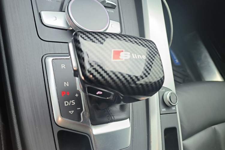 Used Audi A4L 2019 40 TFSI Fashion Version China V Gear Lever
