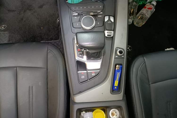 Used Audi A4L 2019 40 TFSI Ambition China VI Gear Lever