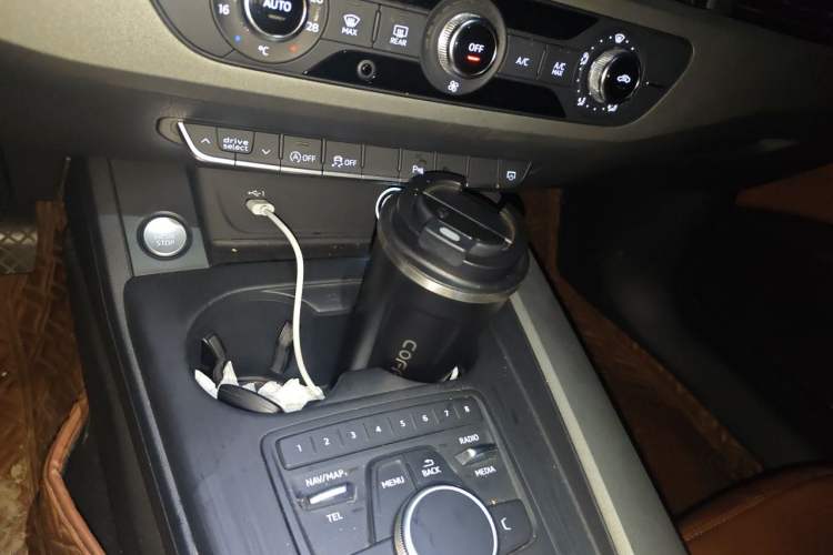 Used Audi A4L 2019 40 TFSI Ambition China VI Gear Lever