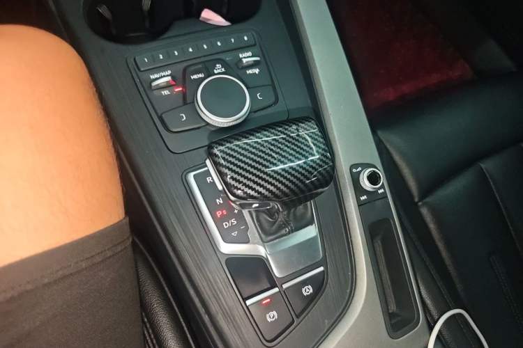 Used Audi A4L 2019 40 TFSI Ambition China VI Gear Lever