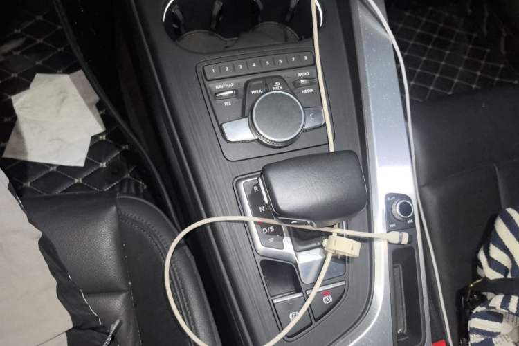 Used Audi A4L 2019 40 TFSI Fashion Version China V Gear Lever