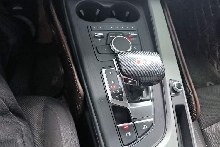 Used Audi A4L 2019 40 TFSI Ambition China VI Gear Lever