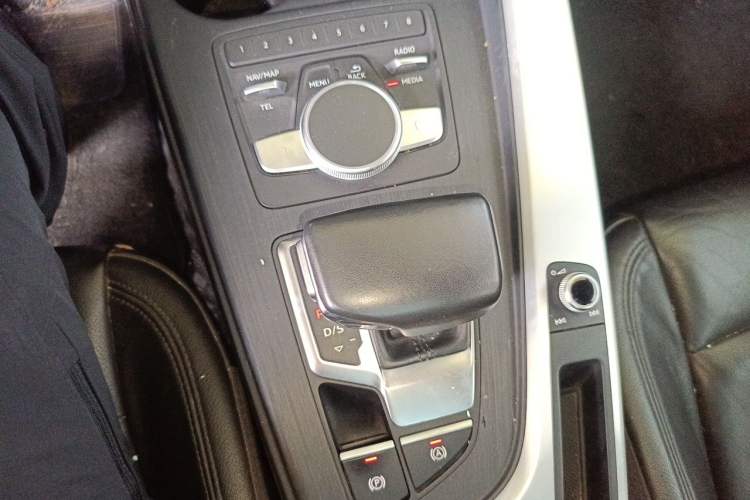 Used Audi A4L 2019 40 TFSI Fashion Version China V Gear Lever