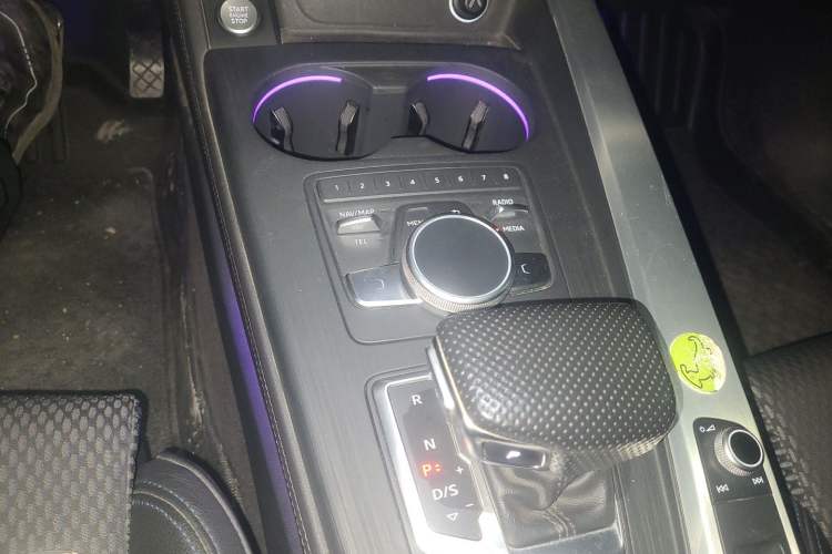 Used Audi A4L 2019 40 TFSI Sporty Version China V Gear Lever
