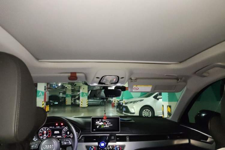 Used Audi A4L 2019 40 TFSI Fashion Edition China VI Emission Standard Headliner