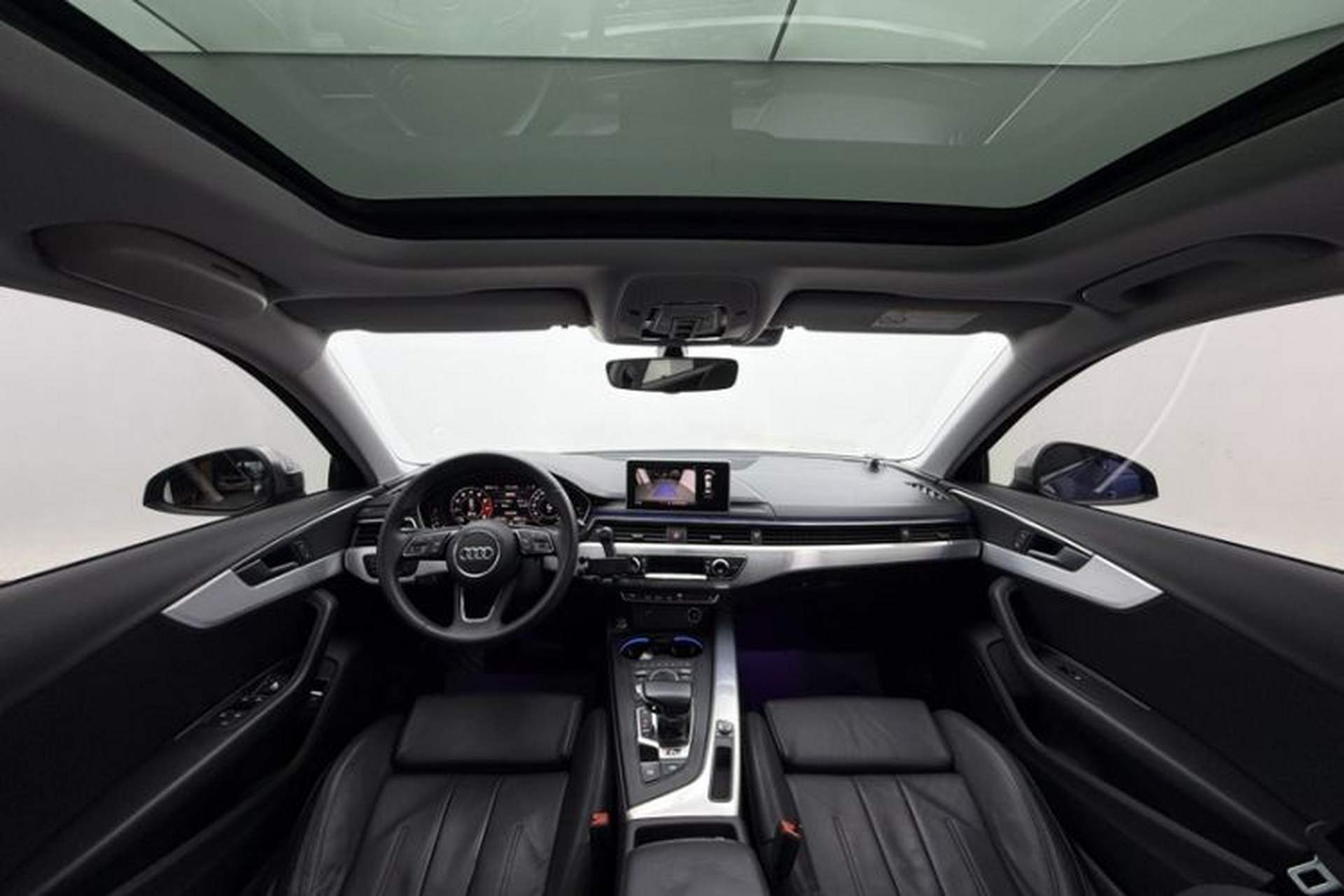 Used Audi A4L 2019 40 TFSI Fashion Edition China VI Emission Standard Headliner