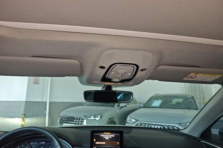Used Audi A4L 2019 40 TFSI Ambition China VI Headliner