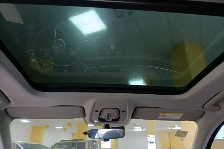 Used Audi A4L 2019 40 TFSI Ambition China VI Headliner