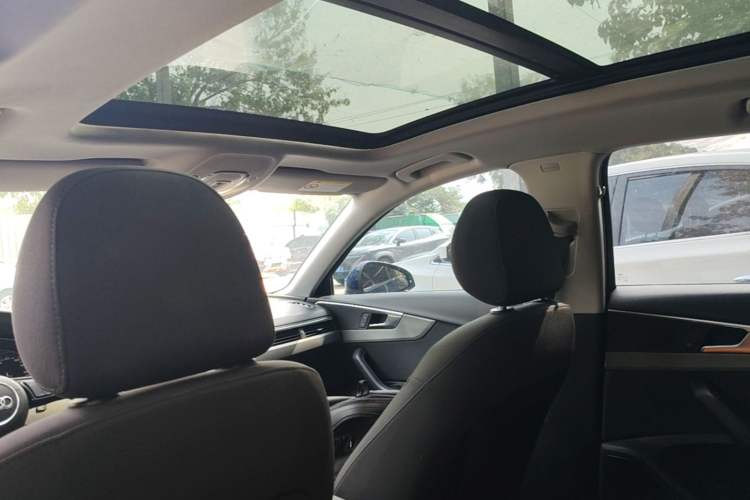 Used Audi A4L 2019 40 TFSI Ambition China VI Headliner