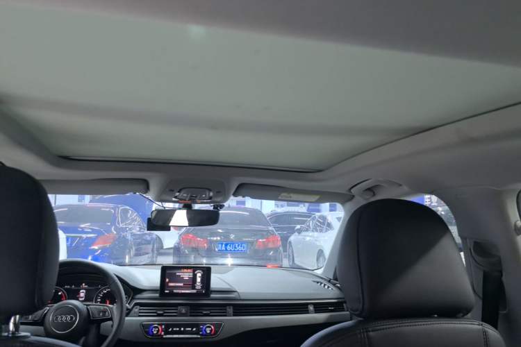 Used Audi A4L 2019 40 TFSI Ambition China VI Headliner