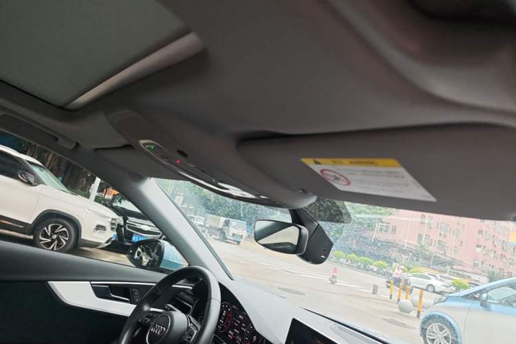 Used Audi A4L 2019 40 TFSI Fashion Edition China VI Emission Standard Headliner