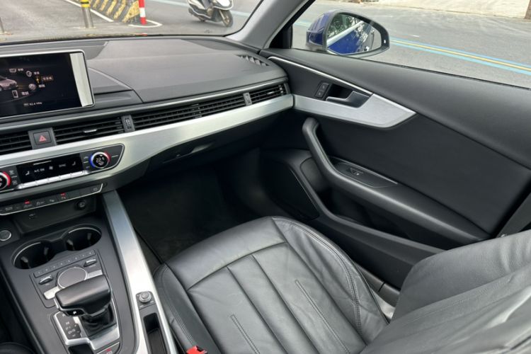 Used Audi A4L 2019 40 TFSI Fashion Version China V Interior 1