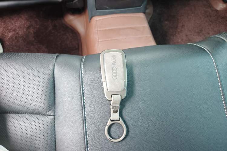 Used Audi A4L 2019 40 TFSI Ambition China VI Interior 1