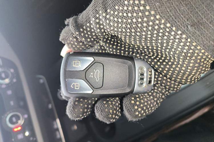 Used Audi A4L 2019 40 TFSI Ambition China VI Interior 1