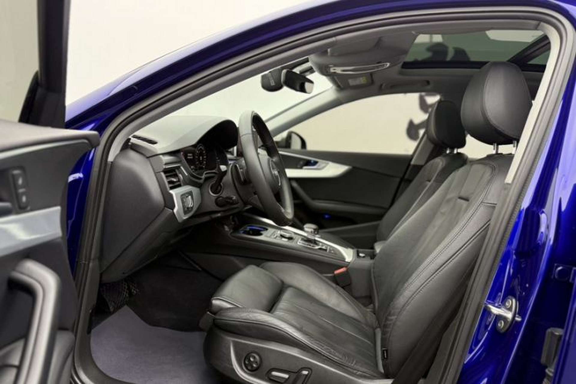Used Audi A4L 2019 40 TFSI Fashion Edition China VI Emission Standard Interior 2