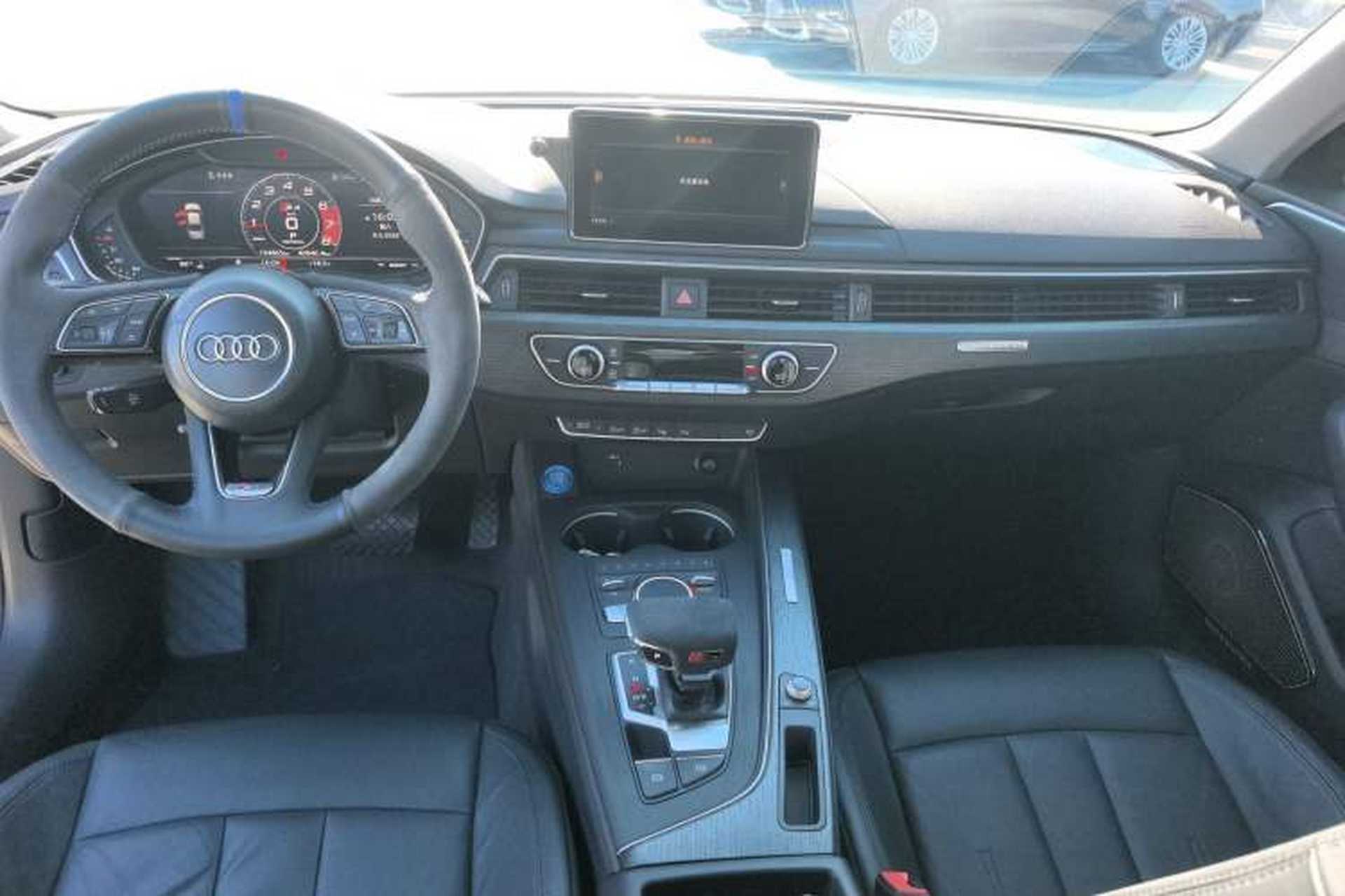 Used Audi A4L 2019 40 TFSI Fashion Version China V Interior 3