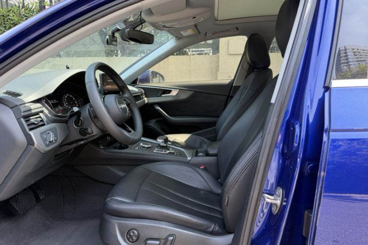 Used Audi A4L 2019 40 TFSI Ambition China VI Interior 4