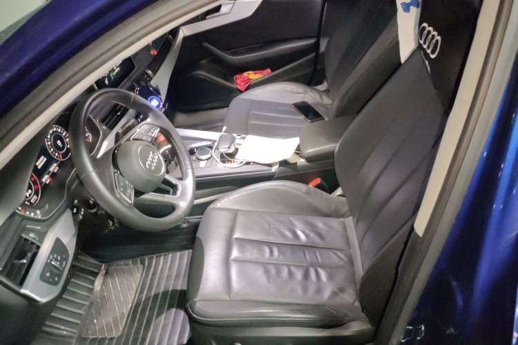 Used Audi A4L 2019 40 TFSI Fashion Edition China VI Emission Standard Left Front Seat