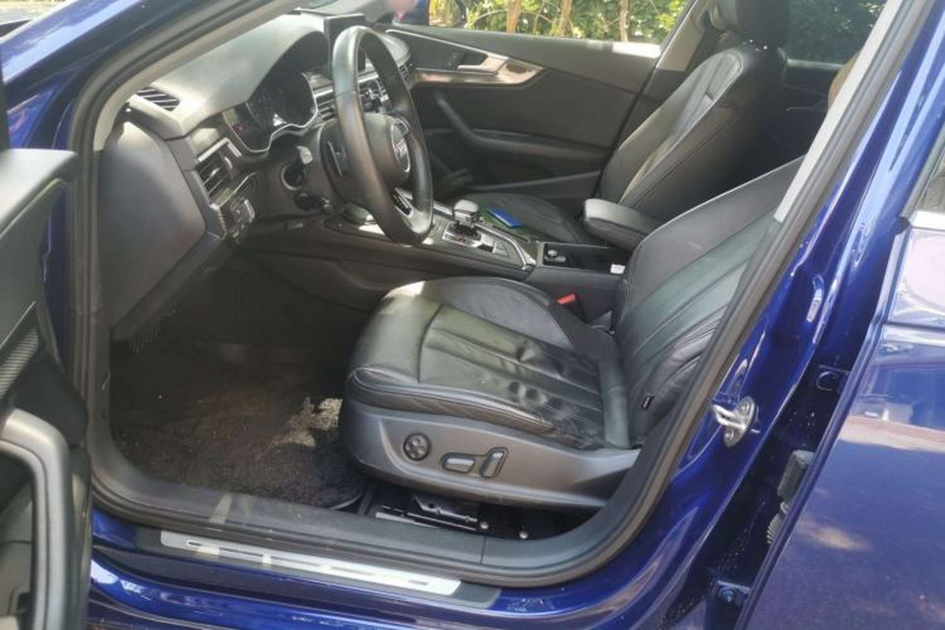 Used Audi A4L 2019 40 TFSI Ambition China VI Left Front Seat