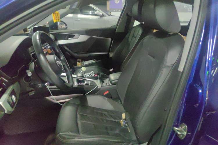 Used Audi A4L 2019 40 TFSI Fashion Edition China VI Emission Standard Left Front Seat