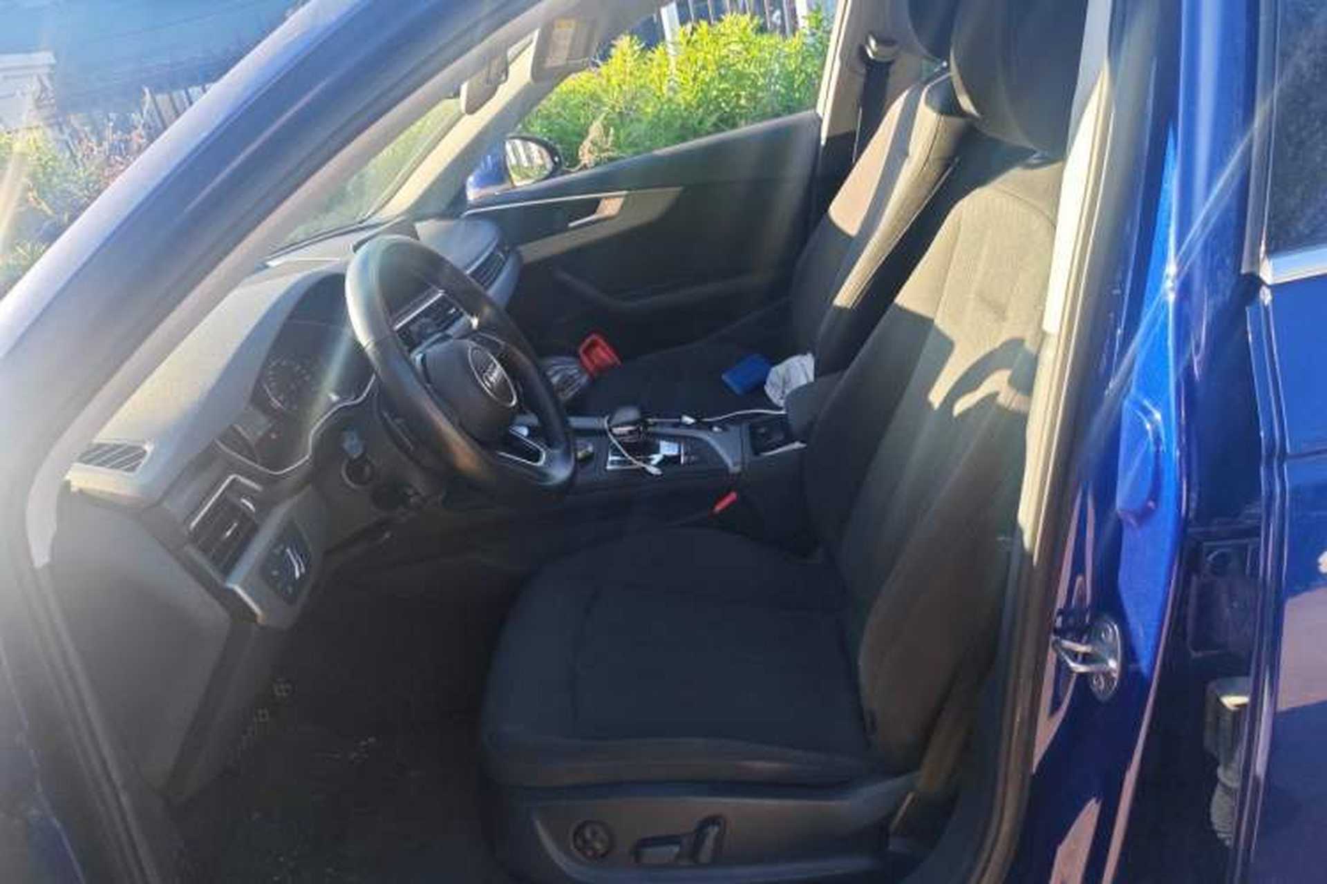 Used Audi A4L 2019 40 TFSI Ambition China VI Left Front Seat