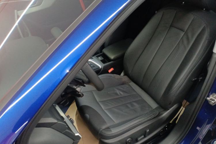 Used Audi A4L 2019 40 TFSI Fashion Edition China VI Emission Standard Left Front Seat