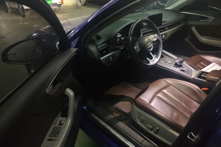 Used Audi A4L 2019 40 TFSI Ambition China VI Left Front Seat