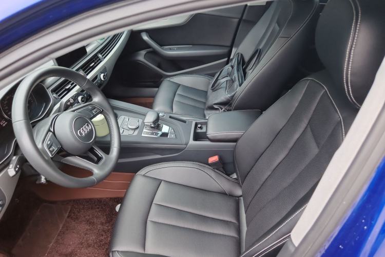 Used Audi A4L 2019 40 TFSI Ambition China VI Left Front Seat