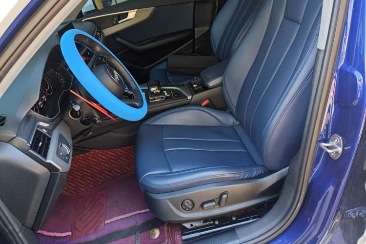 Used Audi A4L 2019 40 TFSI Ambition China VI Left Front Seat