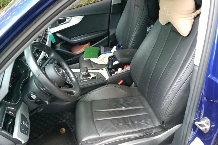 Used Audi A4L 2019 40 TFSI Fashion Edition China VI Emission Standard Left Front Seat