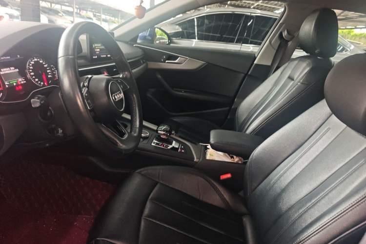 Used Audi A4L 2019 40 TFSI Ambition China VI Left Front Seat