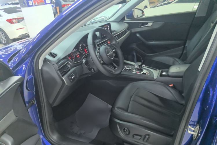Used Audi A4L 2019 40 TFSI Ambition China VI Left Front Seat