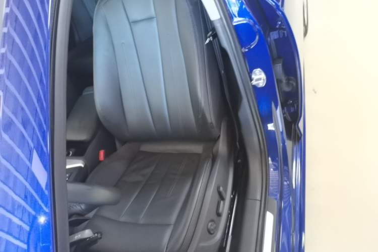 Used Audi A4L 2019 40 TFSI Fashion Edition China VI Emission Standard Left Front Seat