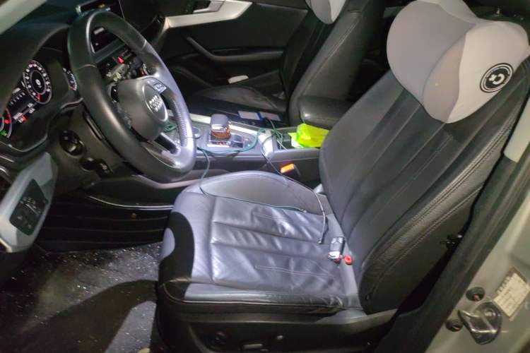 Used Audi A4L 2019 40 TFSI Fashion Edition China VI Emission Standard Left Front Seat