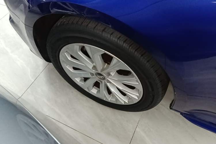 Used Audi A4L 2019 40 TFSI Ambition Version China V Left Front Wheel Hub