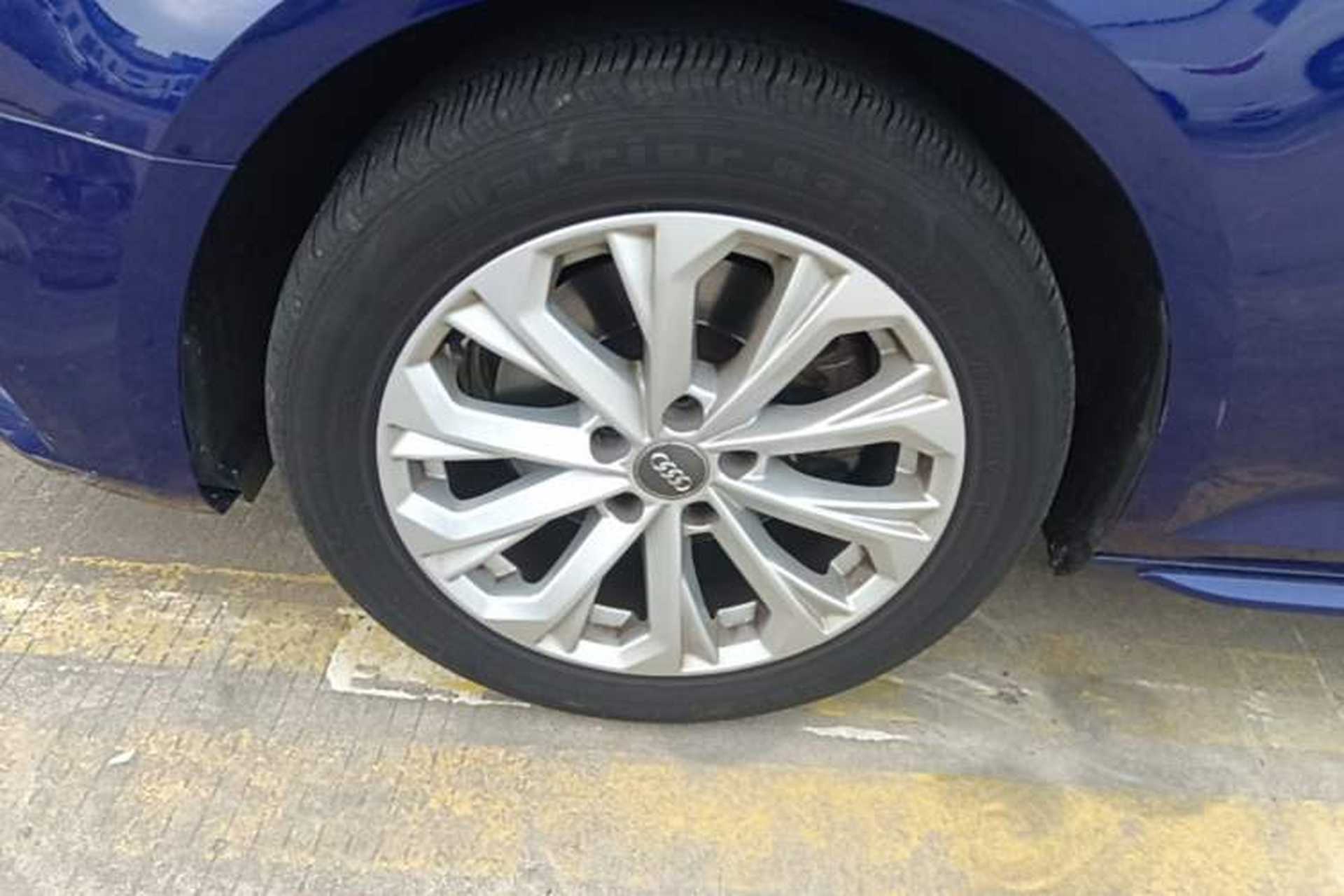 Used Audi A4L 2019 40 TFSI Ambition Version China V Left Front Wheel Hub