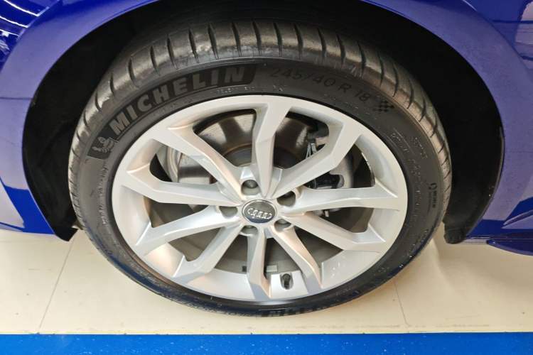Used Audi A4L 2019 40 TFSI Fashion Edition China VI Emission Standard Left Front Wheel Hub